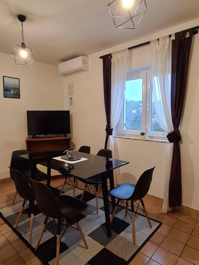 Apartments Solis, 50 M From The Sea - Jakisnica Zewnętrze zdjęcie